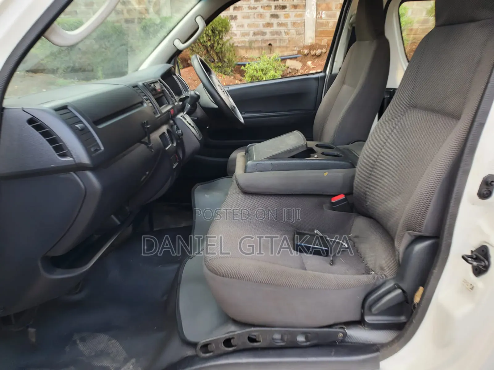 Toyota HiAce 2016 White