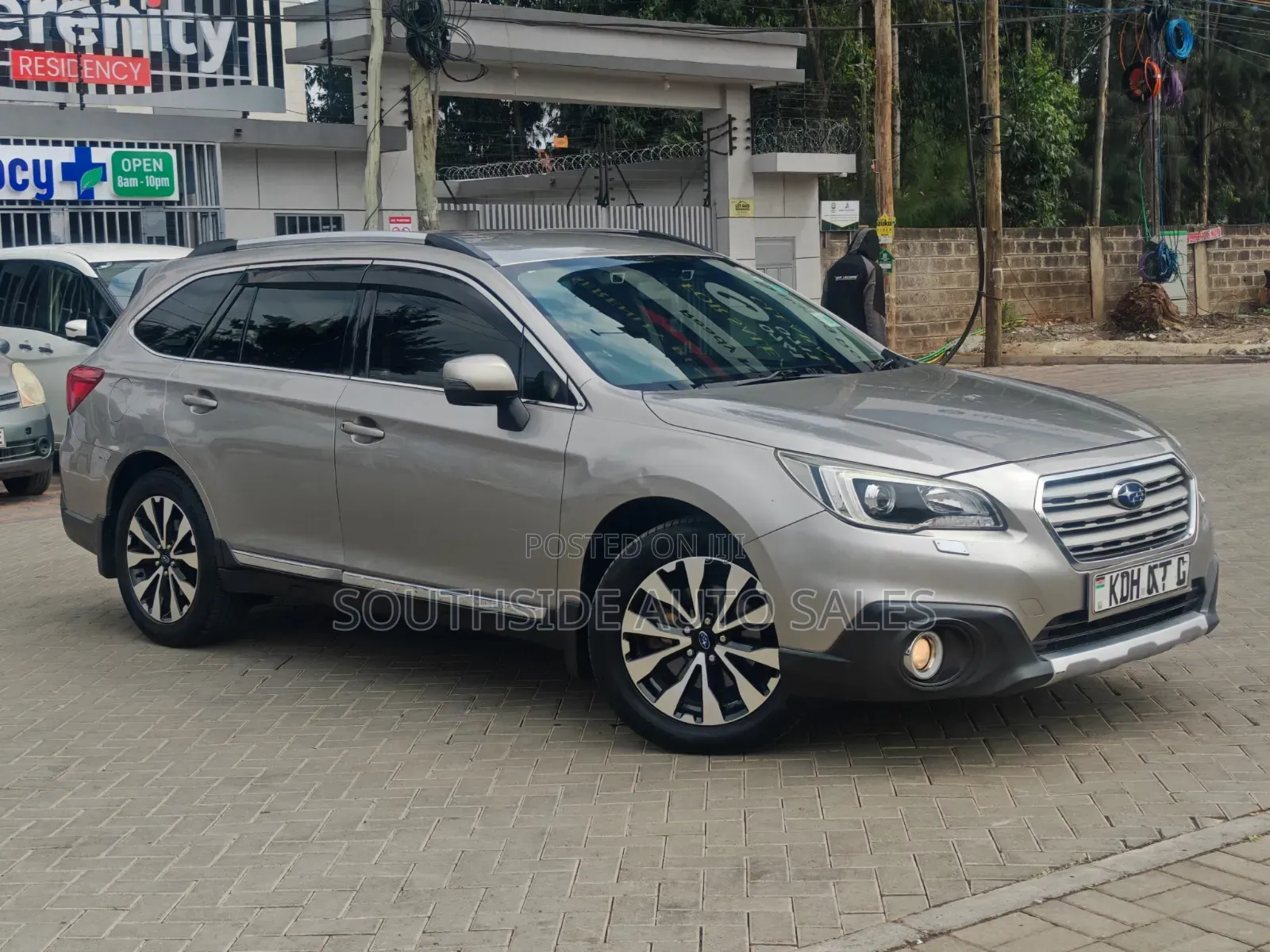 Subaru Outback 2.5i Limited PZEV 4dr Wagon AWD (2.5L 4cyl CVT) 2015 Gold