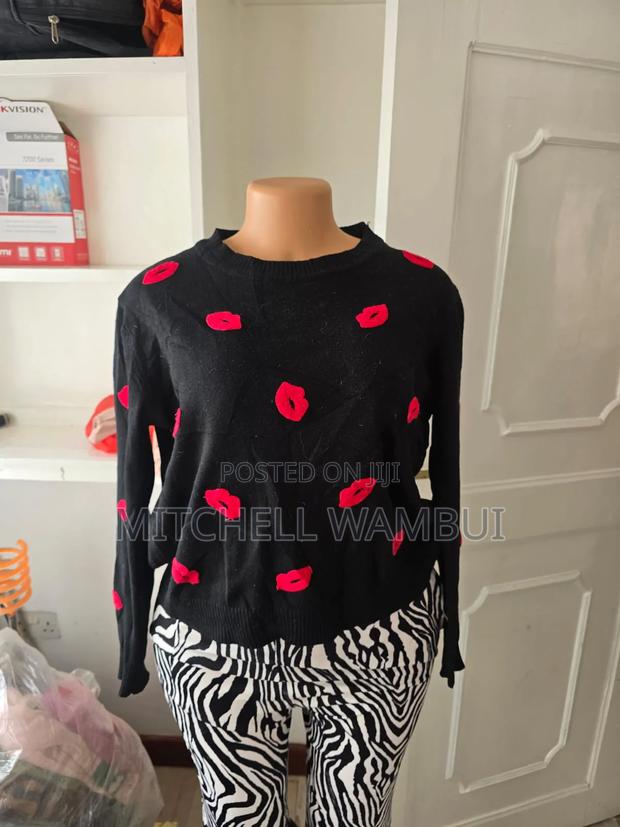 Round Neck Sweater Tops