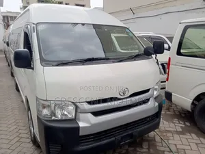 Toyota HiAce 2019 White