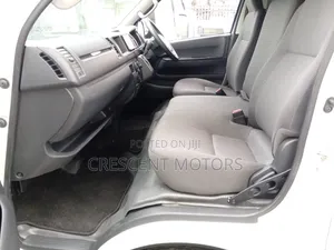 Toyota HiAce 2019 White