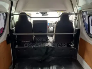 Toyota HiAce 2019 White