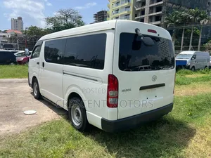 Toyota HiAce 2019 White