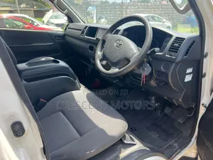 Toyota HiAce 2019 White