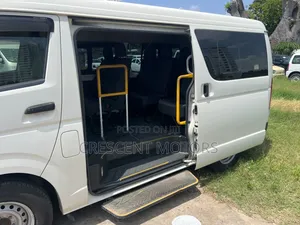 Toyota HiAce 2019 White