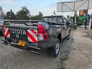 Toyota Hilux 2025 Gray