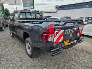 Toyota Hilux 2025 Gray