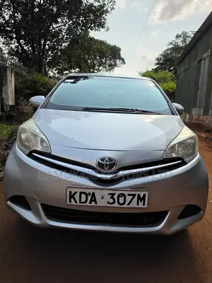Toyota Ractis 1.3 FWD 2013 Silver