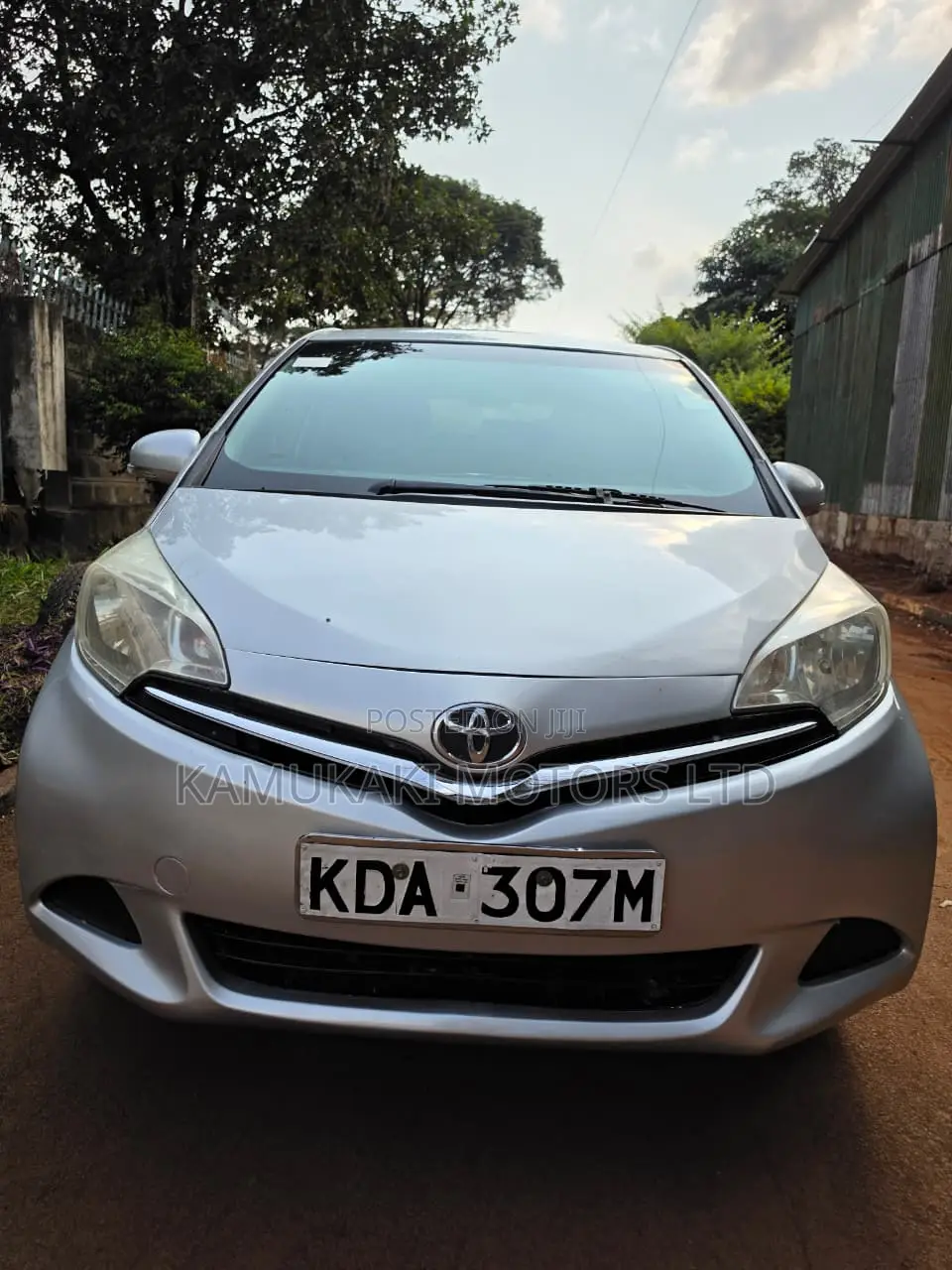 Toyota Ractis 1.3 FWD 2013 Silver