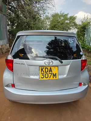 Toyota Ractis 1.3 FWD 2013 Silver