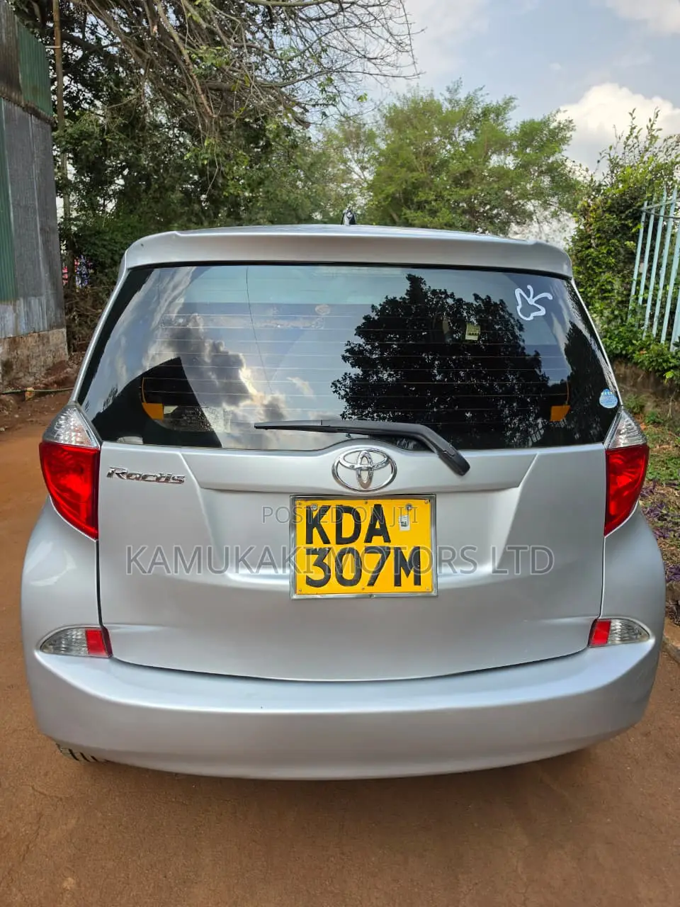 Toyota Ractis 1.3 FWD 2013 Silver