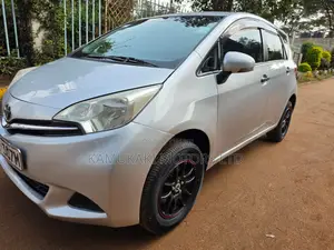 Toyota Ractis 1.3 FWD 2013 Silver