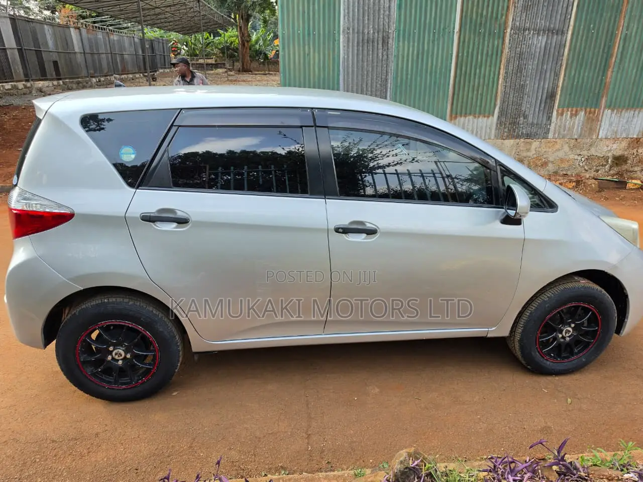 Toyota Ractis 1.3 FWD 2013 Silver