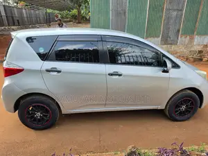 Toyota Ractis 1.3 FWD 2013 Silver
