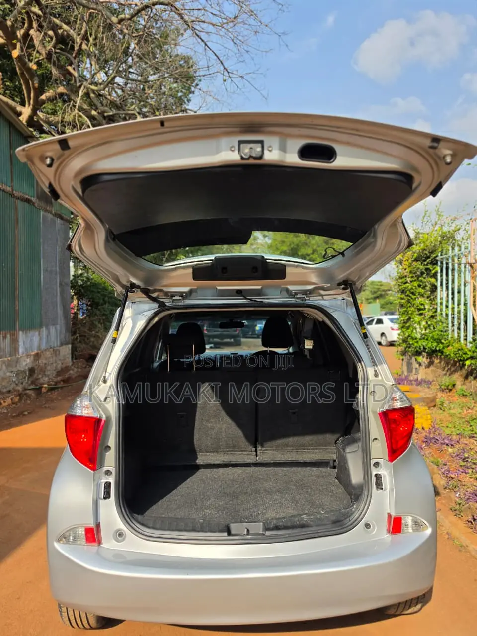 Toyota Ractis 1.3 FWD 2013 Silver