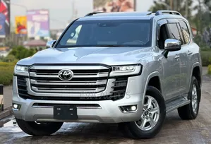 Toyota Land Cruiser 2022 Silver