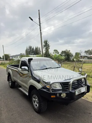 Toyota Hilux 2012 Gray