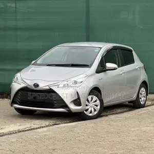 Toyota Vitz 2019 Silver