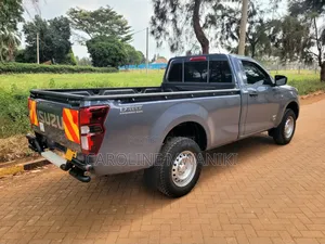 Isuzu D-MAX 2025 Gray