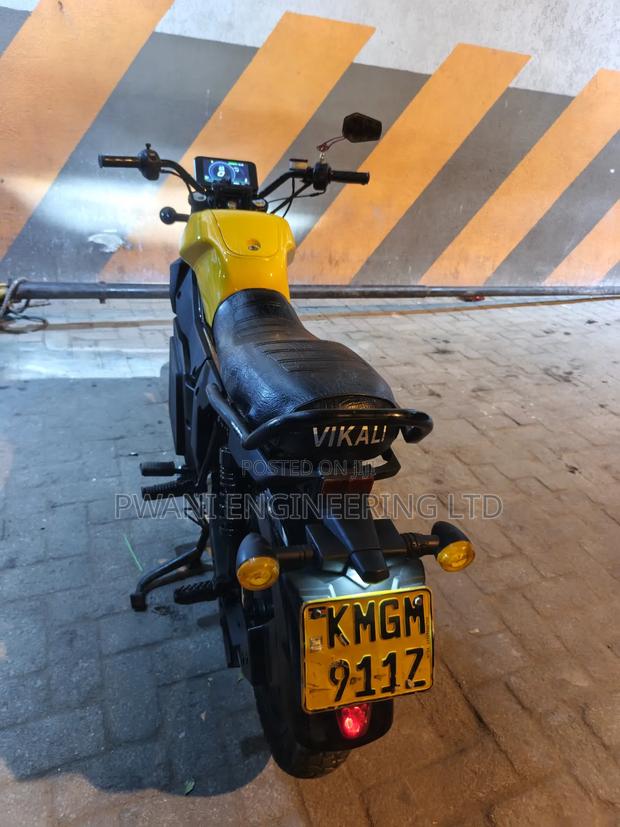 Motorcycle 2024 Yellow - thumbnail 2