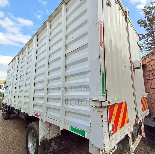 Fh Mitsubishi Truck - thumbnail 4