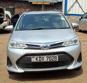 Toyota Corolla Fielder 2018 Silver
