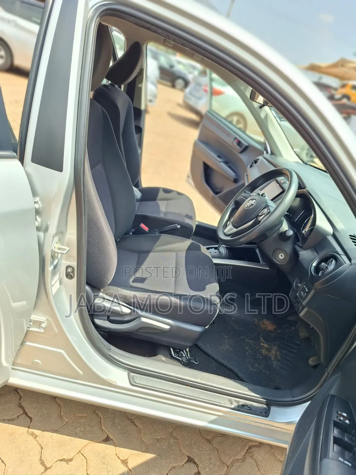 Toyota Corolla Fielder 2018 Silver