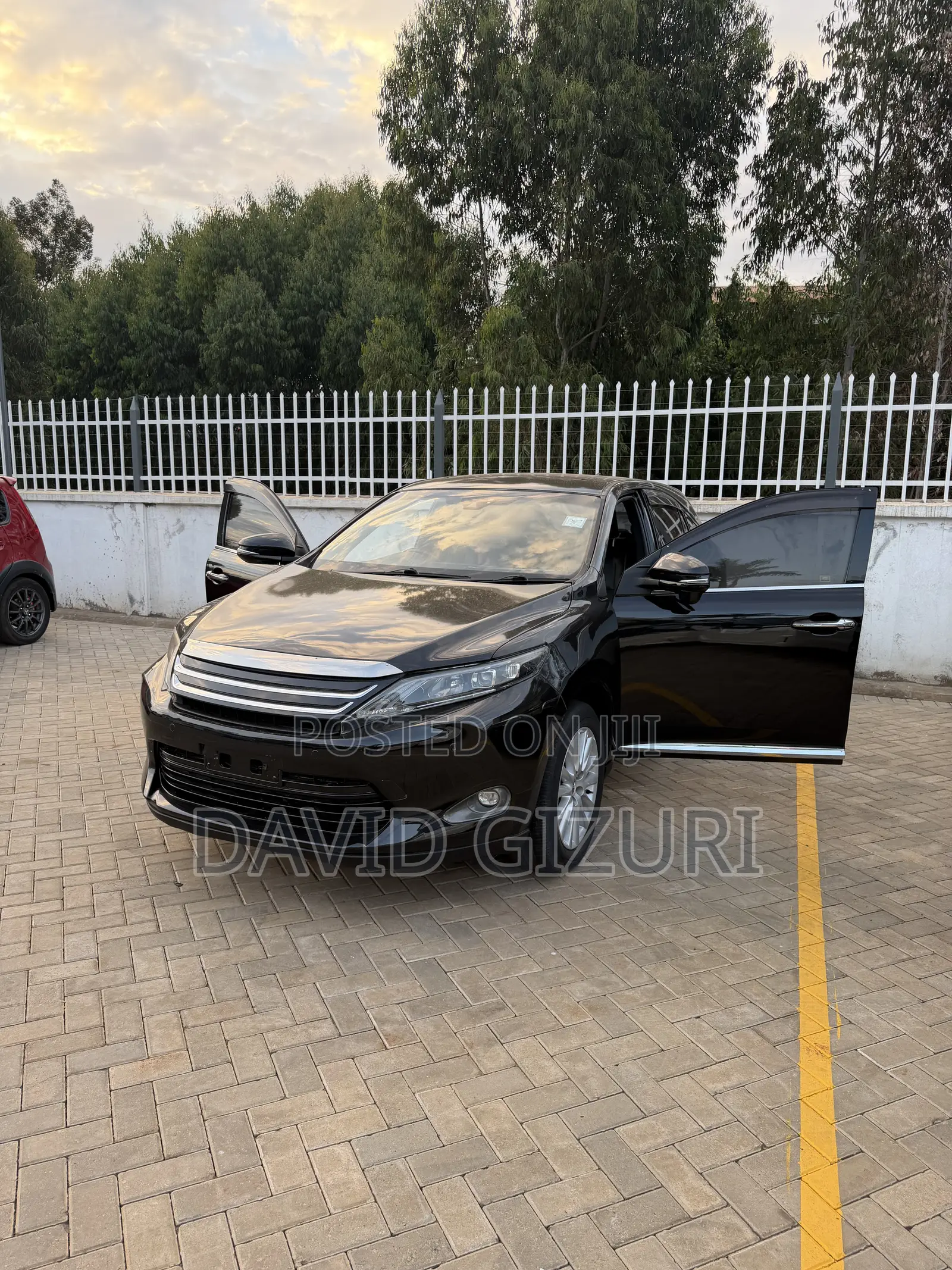 Toyota Harrier 2.0 4WD 2015 Black