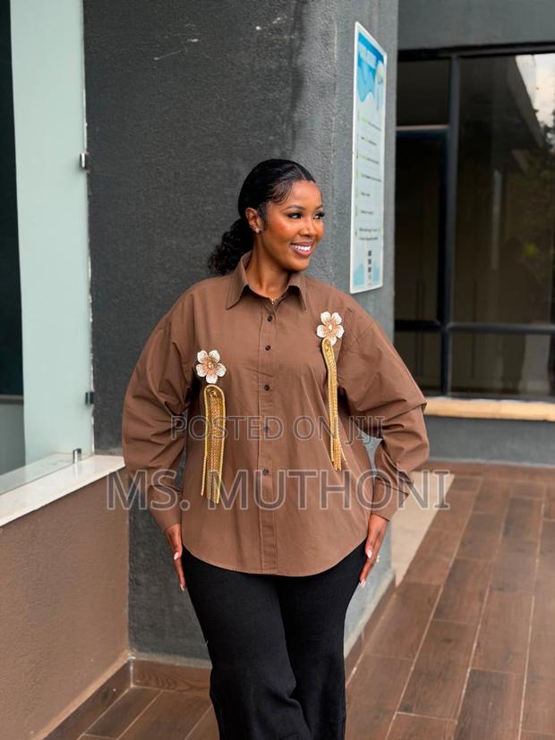 Button-Down Shirt With Embroidered Gold Metallic Floral - thumbnail 2