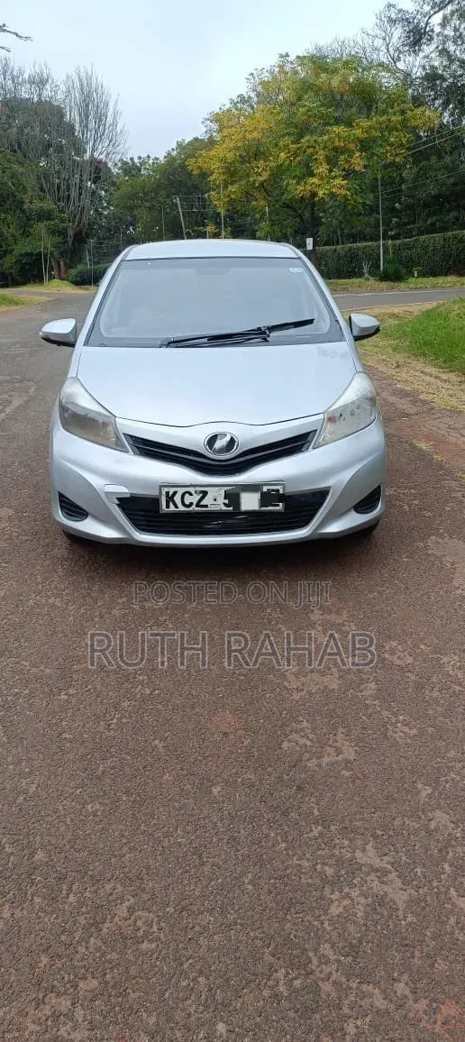 Toyota Vitz 2014 Silver