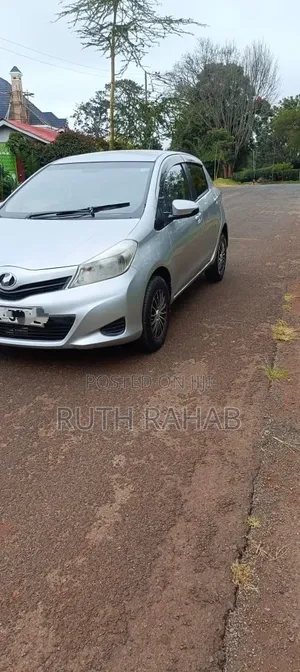 Toyota Vitz 2014 Silver