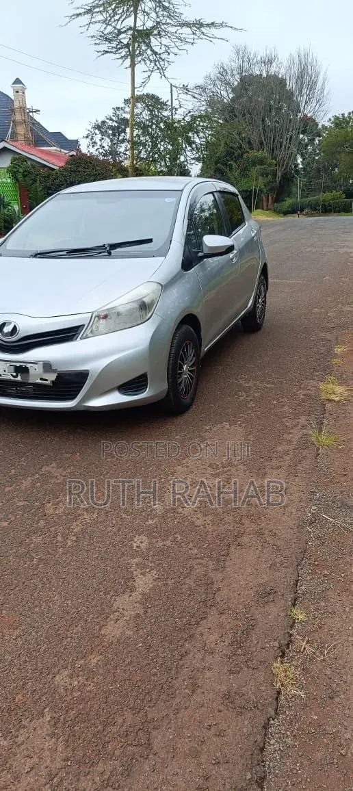 Toyota Vitz 2014 Silver