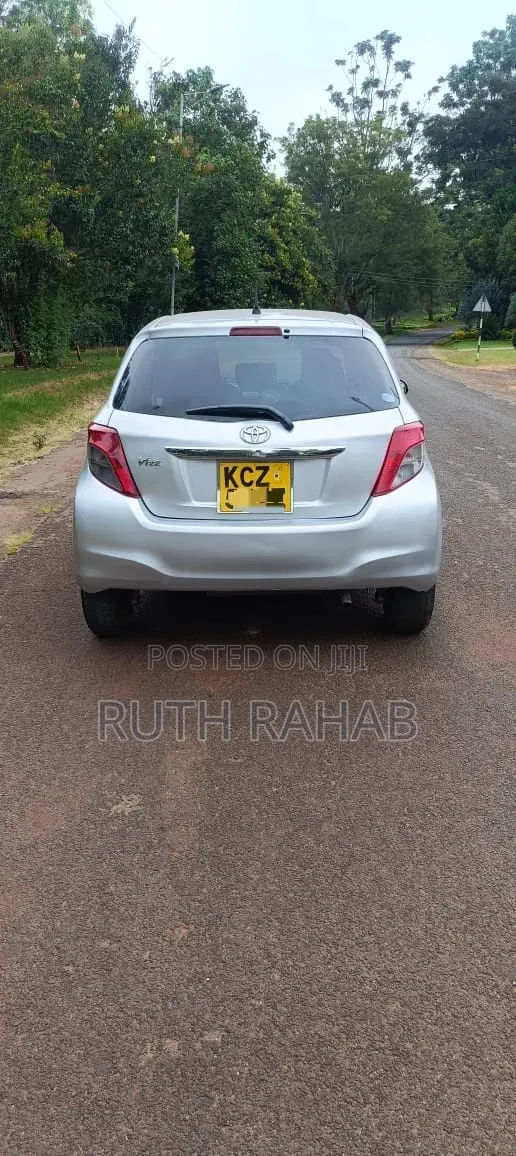 Toyota Vitz 2014 Silver