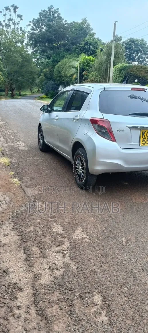 Toyota Vitz 2014 Silver