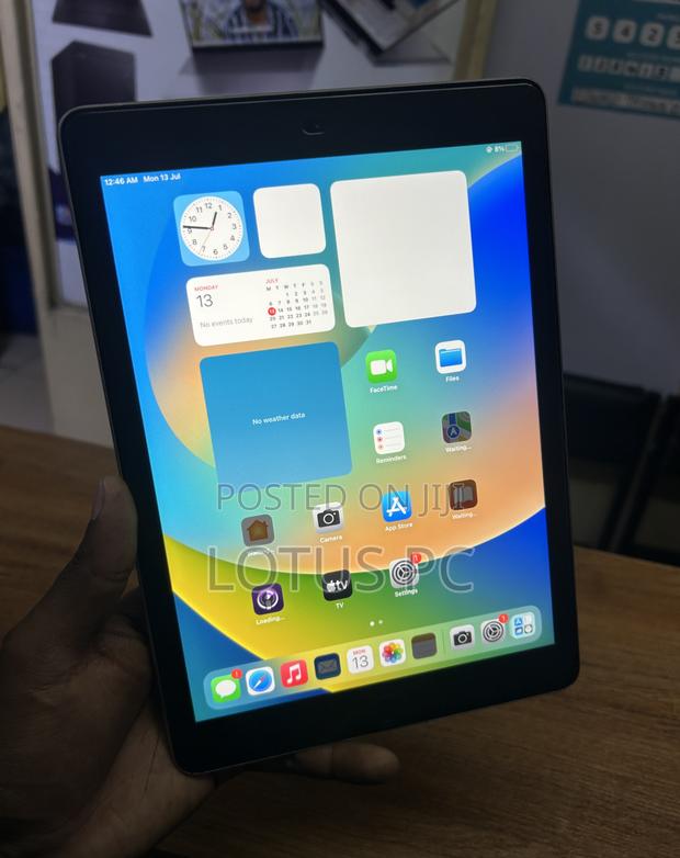 Apple iPad Pro 9.7 (2016) 128 GB Gray - thumbnail 3