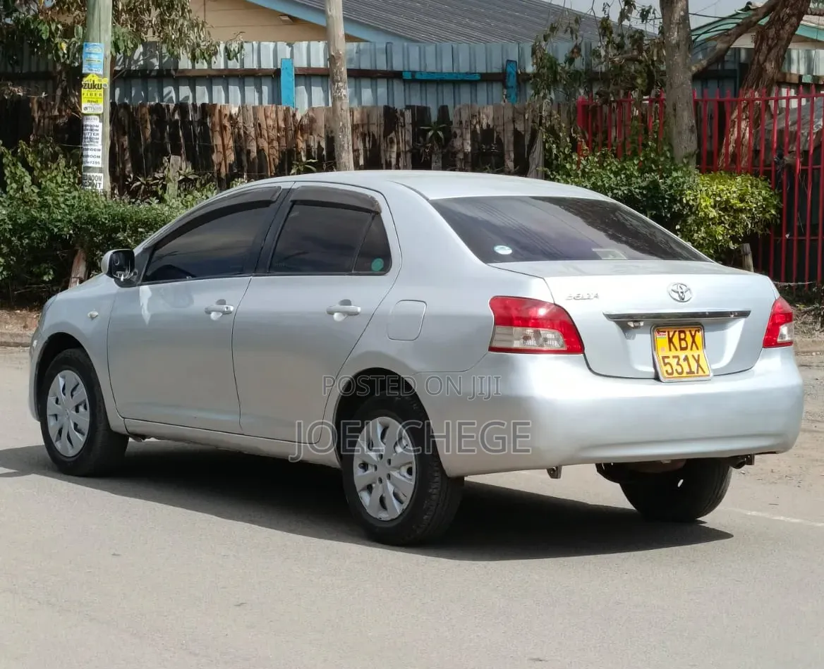 Toyota Belta 2006 Silver