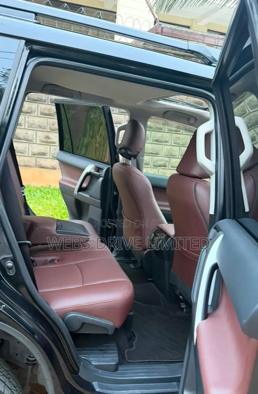 Toyota Land Cruiser Prado 2017 Black