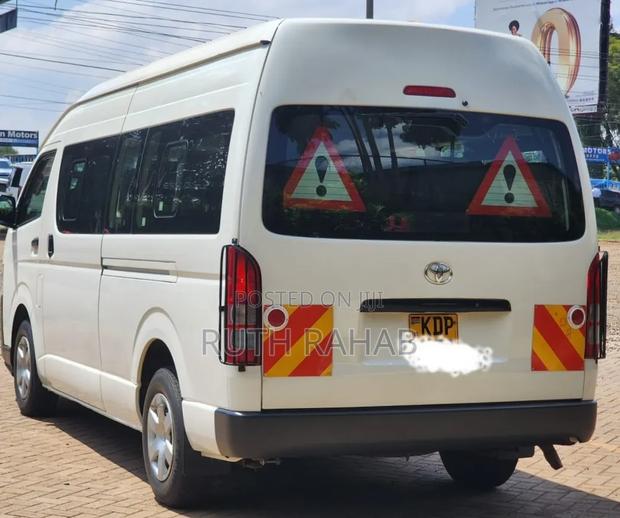 Toyota HiAce 2023 White - thumbnail 3