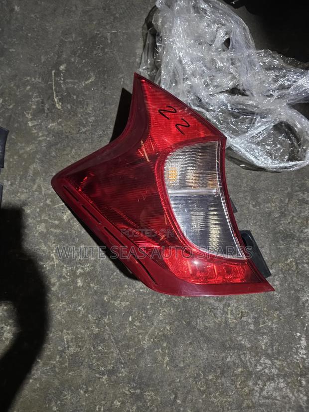 Nissan Note 2012 Taillight - thumbnail 2