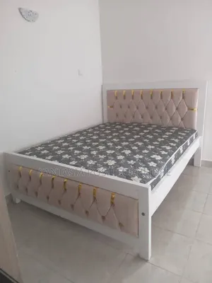 White Mocket Bed Size 5 by 6
