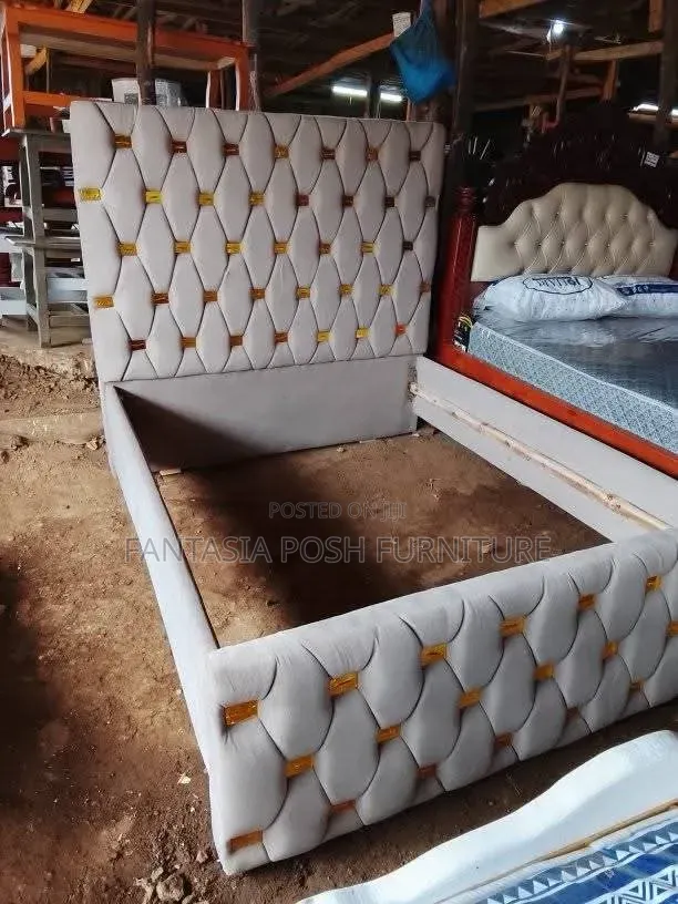 Grey Tufted Bed Size 4 by 6
