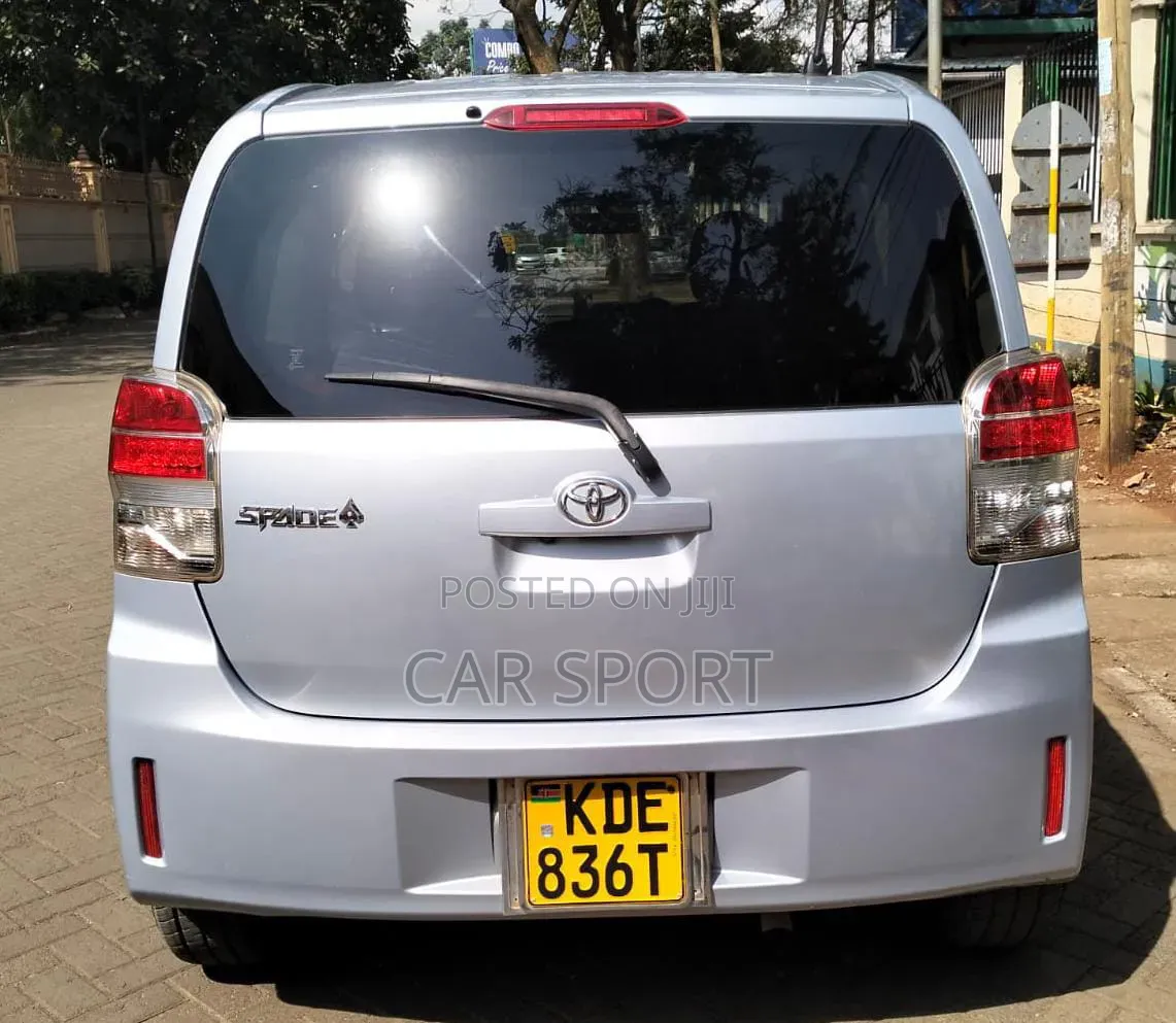 Toyota Spade 2014 Silver