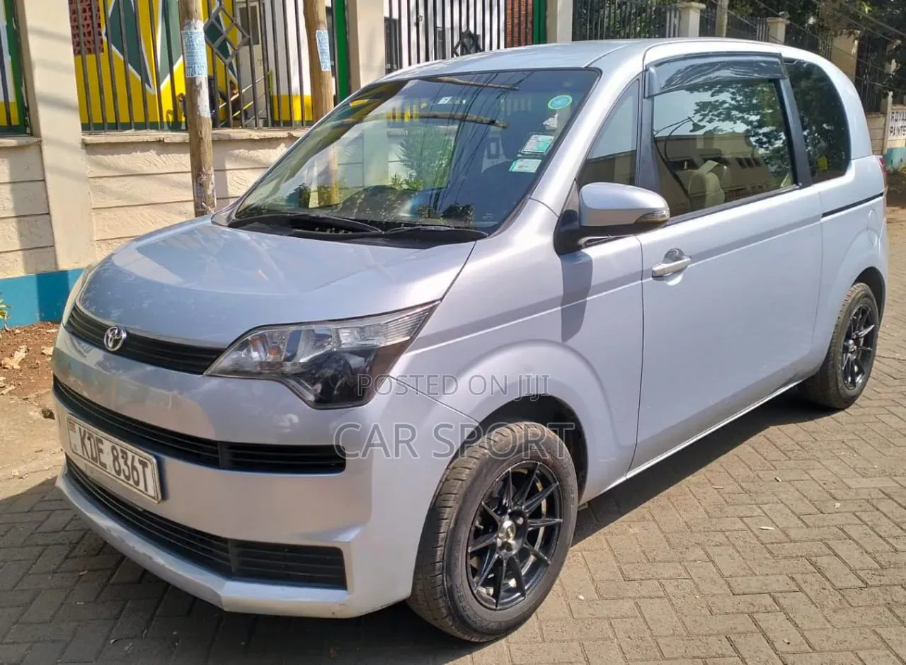Toyota Spade 2014 Silver