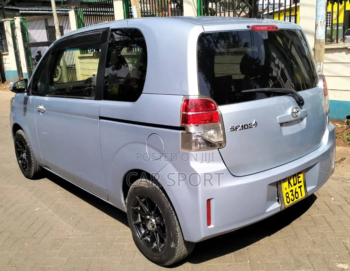 Toyota Spade 2014 Silver
