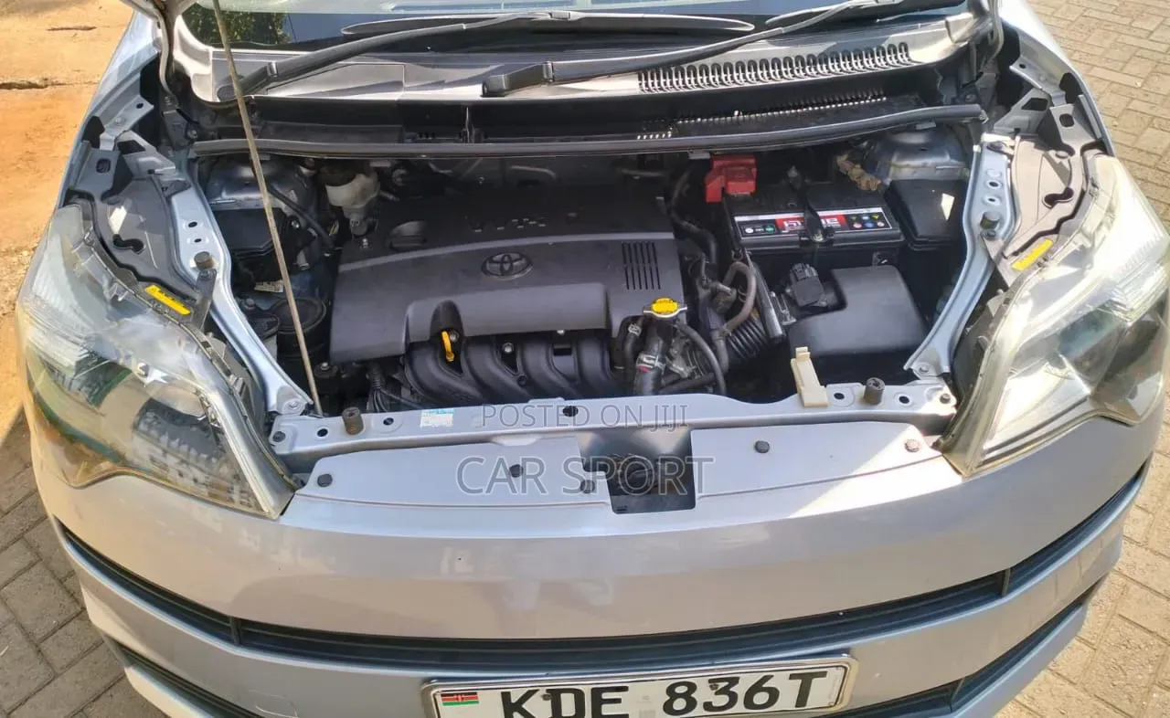 Toyota Spade 2014 Silver