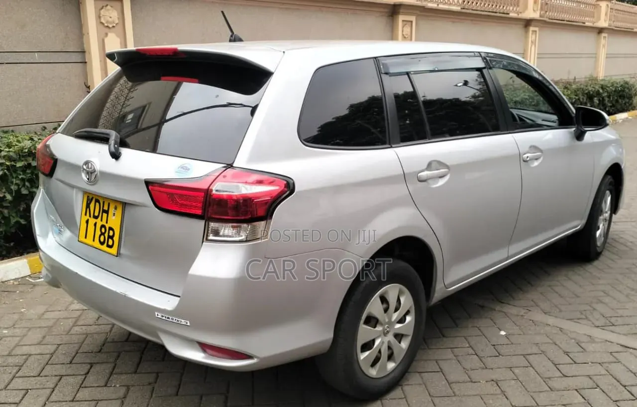 Toyota Corolla Fielder 2015 Silver