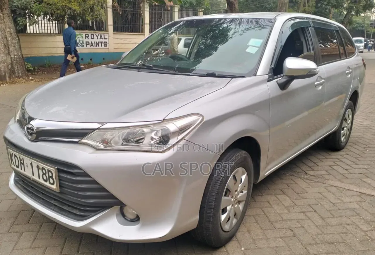 Toyota Corolla Fielder 2015 Silver