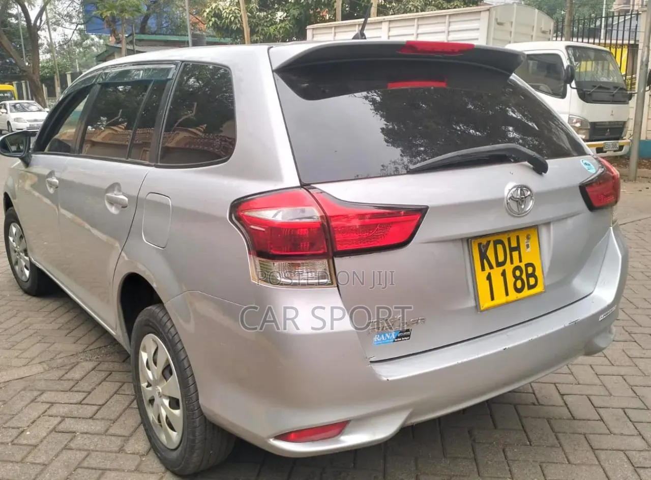 Toyota Corolla Fielder 2015 Silver