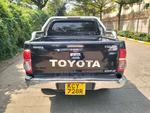 Toyota Hilux 2013 Black