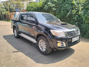 Toyota Hilux 2013 Black